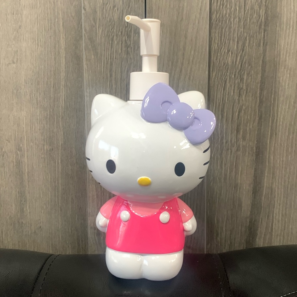 New Hello Kitty In Pink Outfit & Purple Bow Lotion Soap Dispenser Pump By Sanrio